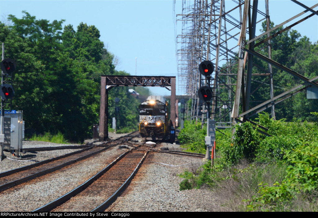 NS 212 at the Bridge